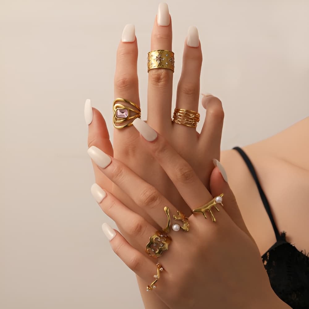 Bague ajustable scintillante femme portée